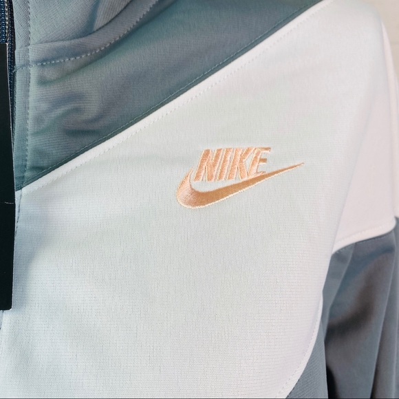 Women’s Nike Sportswear Track Set - Picture 4 of 9